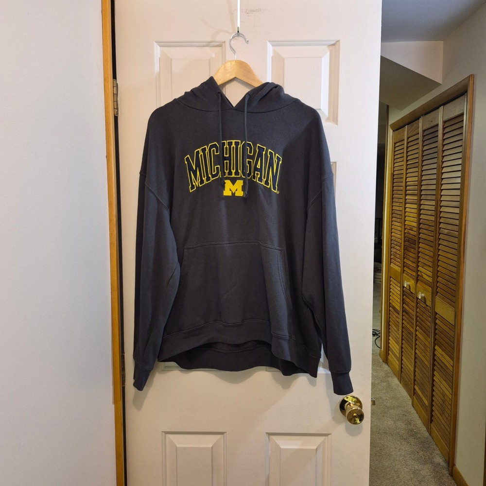 Section 101 Michigan Wolverines Navy‎ Blue Hooded Sweatshirt Womens 2XL NCAA
